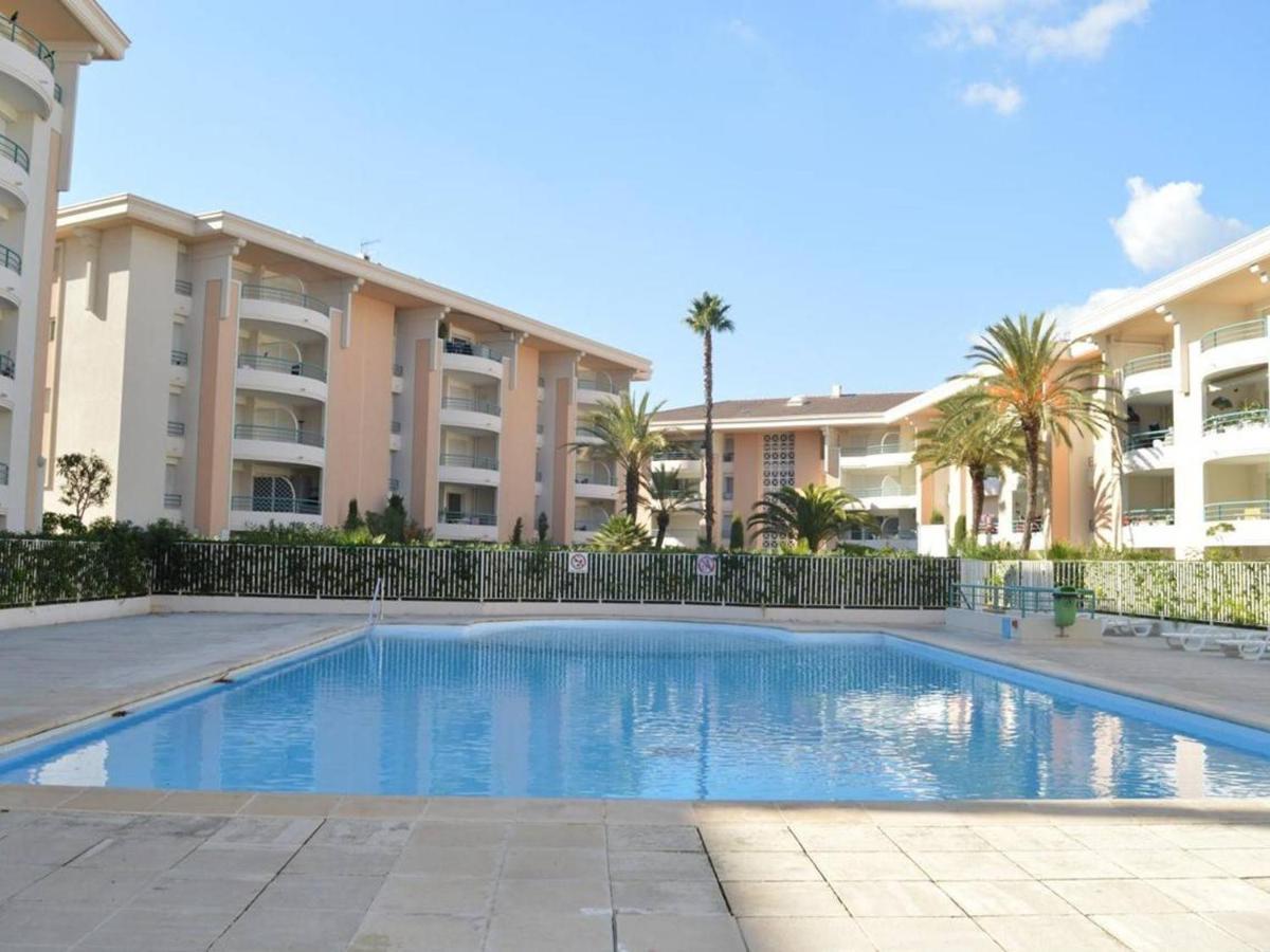 Frejus: Appt 2P, 5 Pers, Piscine, Plage A 150M, Parking, Animaux Ok - Fr-1-226A-357 Bagian luar foto